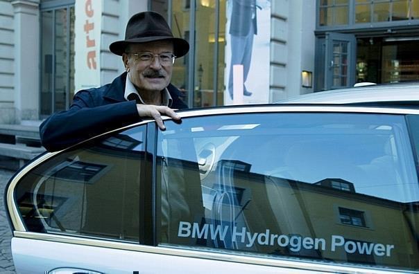 Volker Schlöndorff war mit dem BMW Hydrogen 7 in München unterwegs. Foto: obs/BMW AG